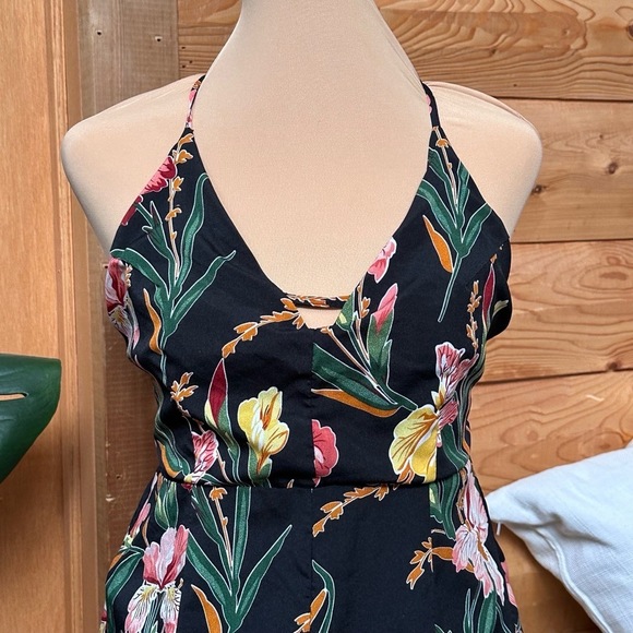 HAYDEN LA Black Floral Print Keyhole Halter Neck Shorts Romper Womens size Small - Picture 4 of 10